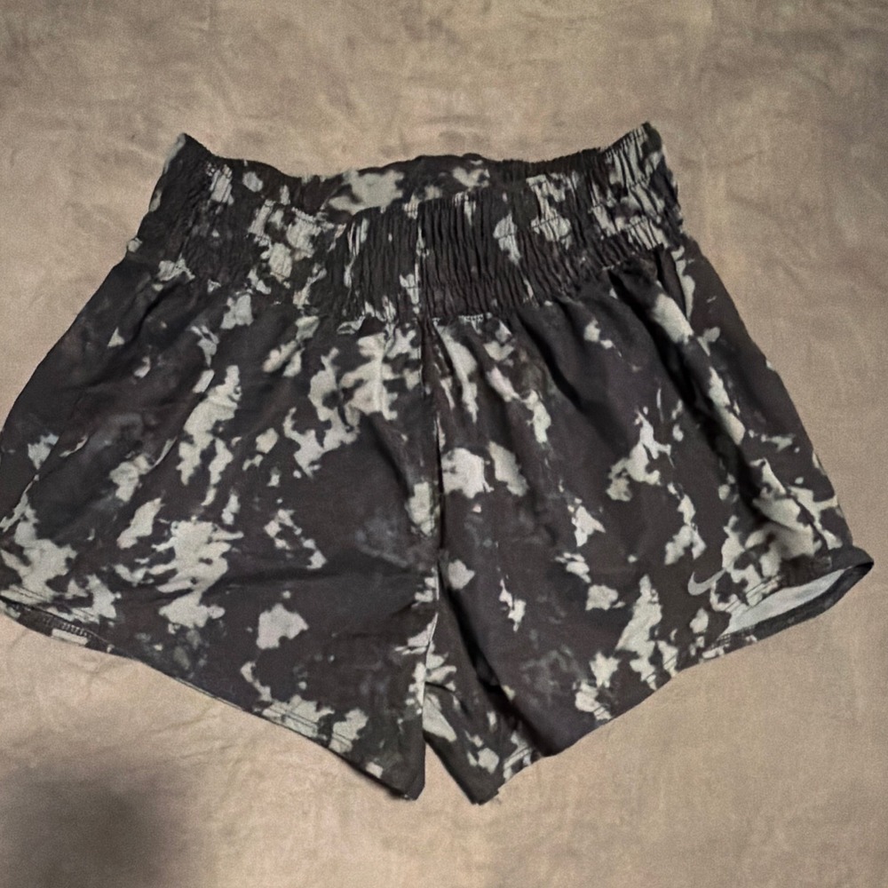 Nike Womens Training Shorts with Built In Liner Dri Fit Sz XS